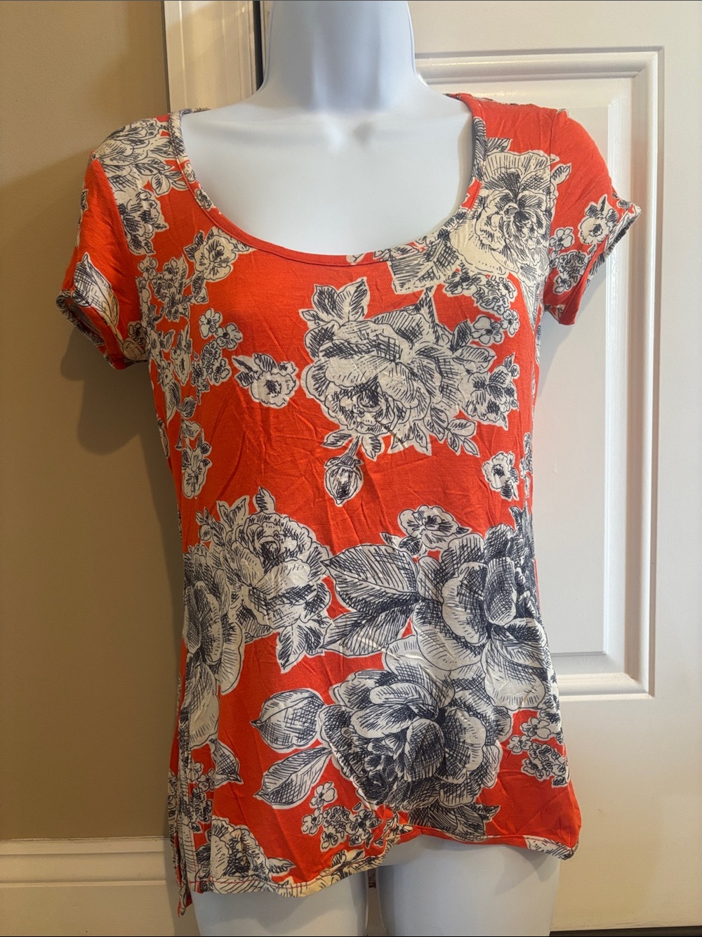 bobeau Orange Floral Scoop Neck Tee